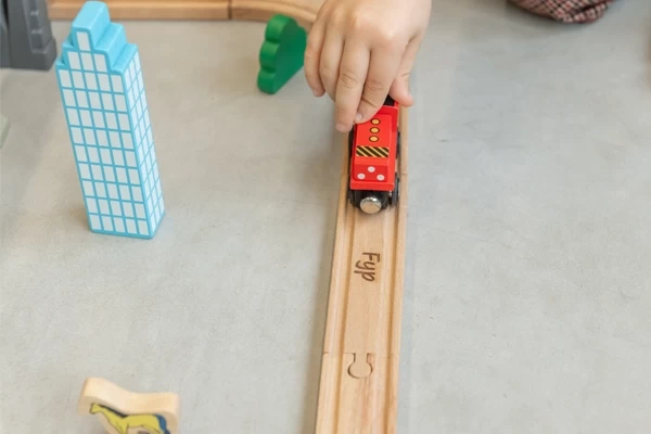 Optioneel: treinrail graveren met naam