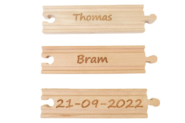 Optioneel: naam of geboortedatum graveren