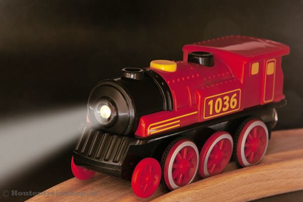 De trein is voorzien van verlichting.