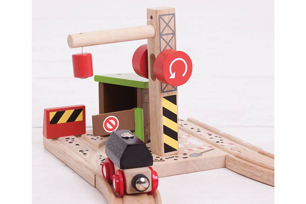 Met de magnetische kraan laad je de kolen in de wagon