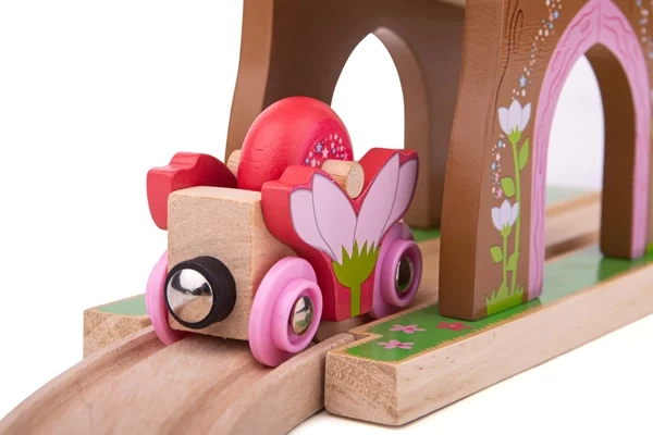 Rijd onder de boomhut door