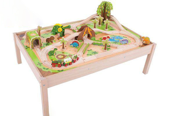 Treintafel dinosauruspark geschikt voor kids vanaf 3 jaar.