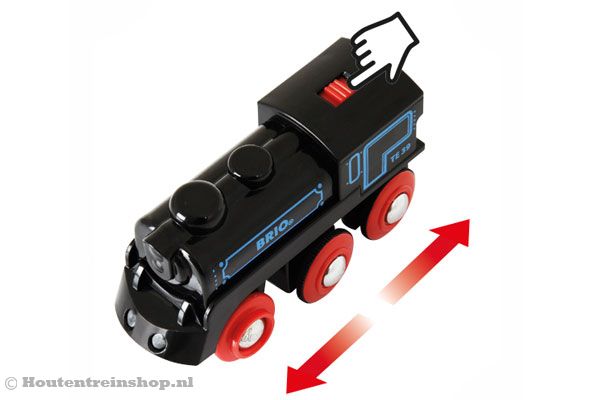 Druk op het rode knopje om de locomotief te laten rijden.