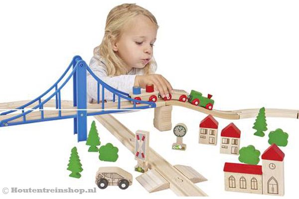 Houten spoorbaan met accessoires.