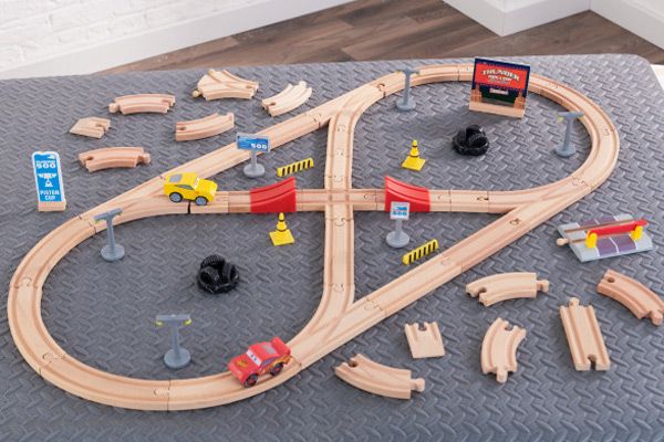 57 delige set inclusief 2 Cars autootjes.