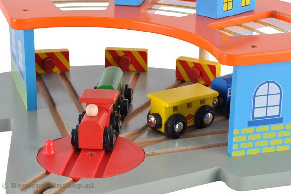 Geschikt voor je houten trein (treinen niet inbegrepen).