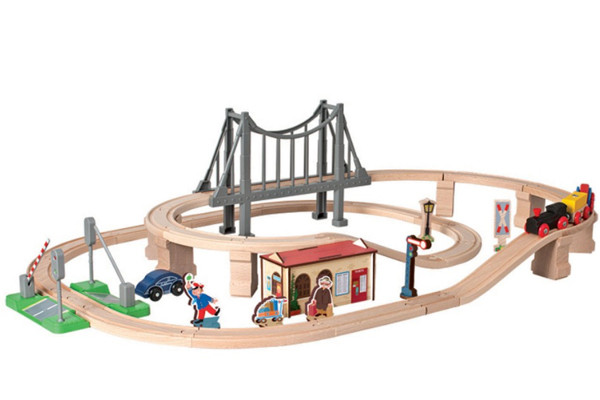 Eichhorn houten treinset met station en grijze brug.